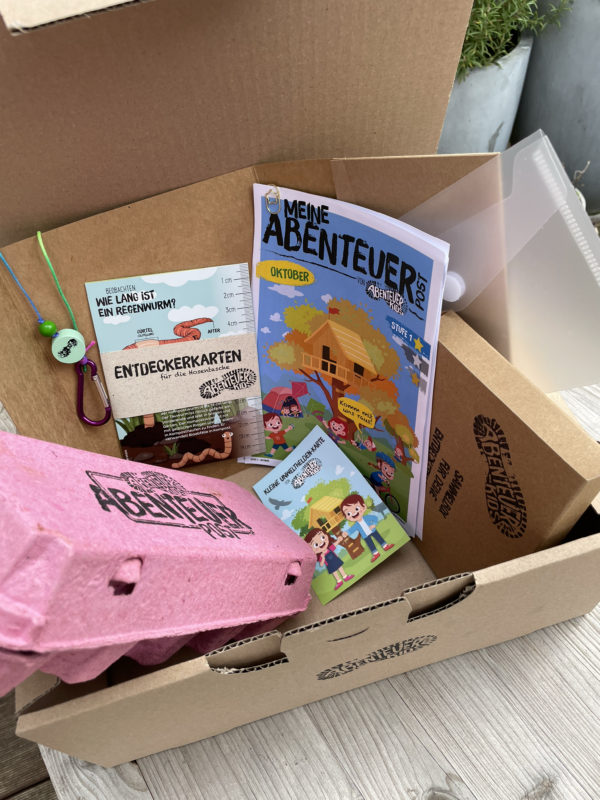 Das ist die Starterbox der Abenteuerbox von Abenteuerkids. Erlebnisse für Draussenkinder und Abenteuer Kids.